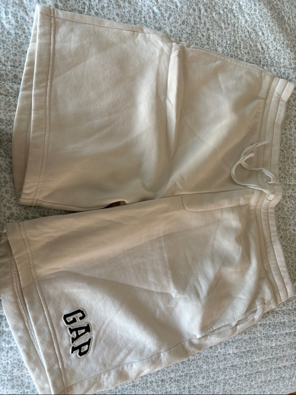 GAP Men's Cream Drawstring Athletic Shorts